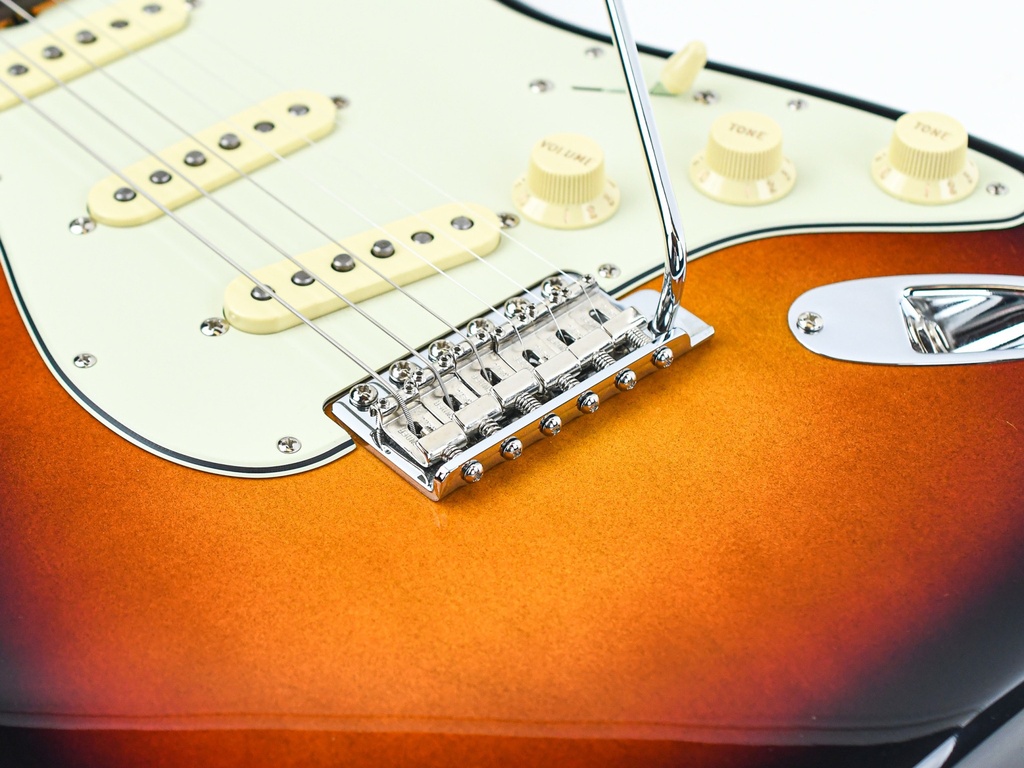 Fender American Vintage II 1961 Stratocaster 3 Color Fender American Vintage II 1961 Stratocaster 3 Color